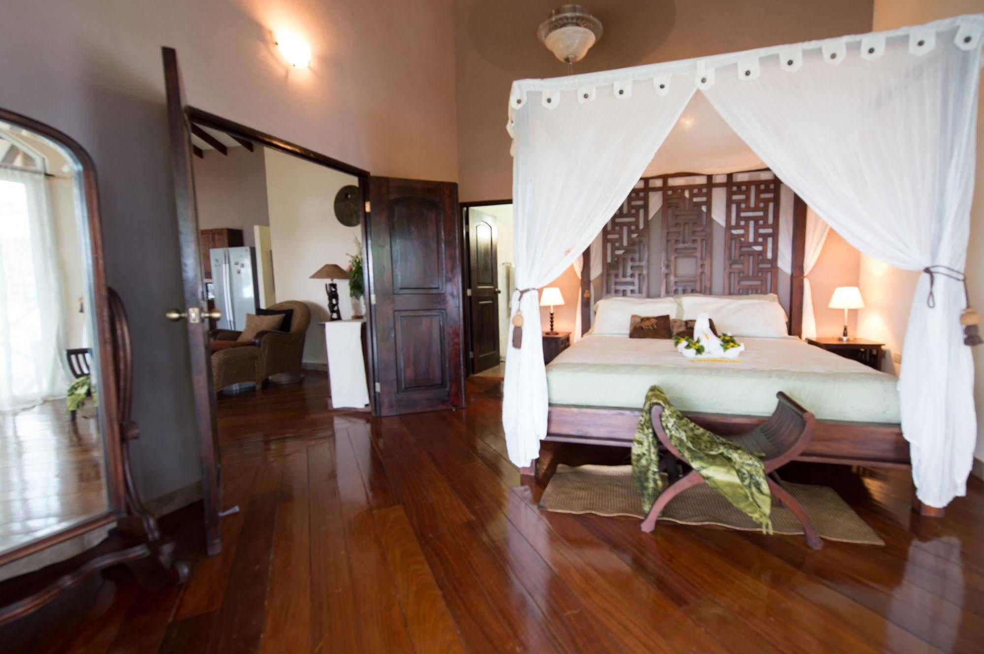 Popa Paradise Beach Resort Buena Vista  Exterior photo